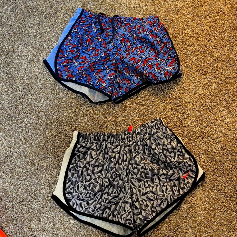 2 NIKE shorts